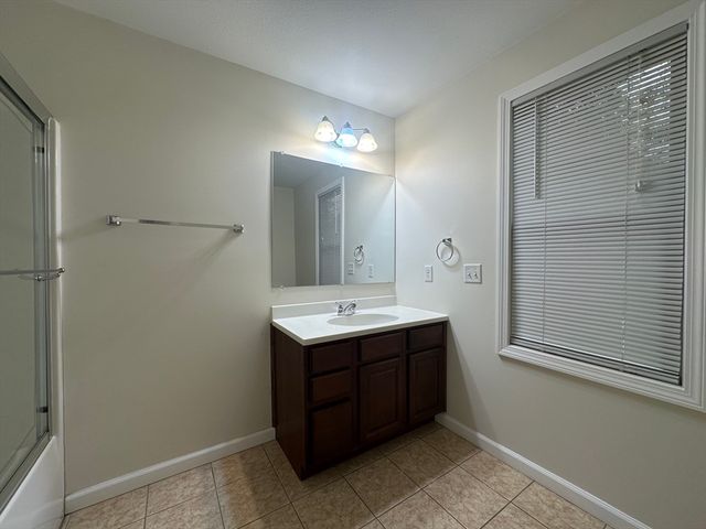 136 Thompkins Avenue, East Longmeadow, MA 01028