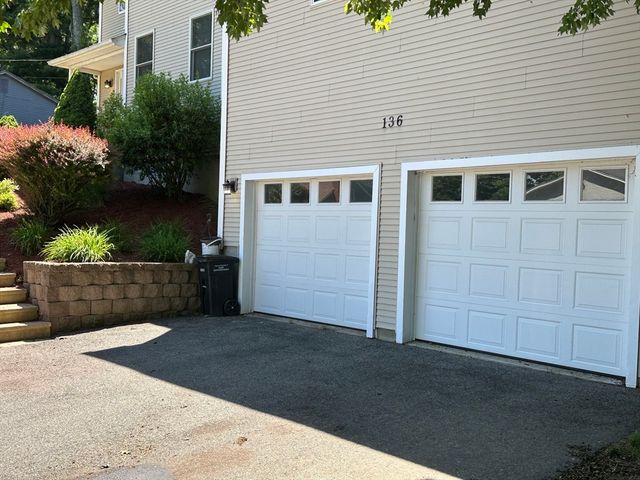 136 Thompkins Avenue, East Longmeadow, MA 01028