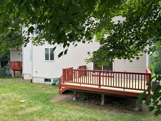 136 Thompkins Avenue, East Longmeadow, MA 01028