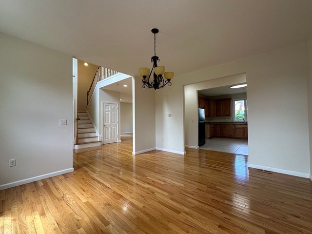 136 Thompkins Avenue, East Longmeadow, MA 01028