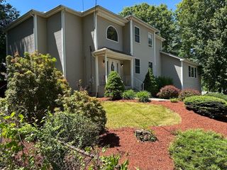 136 Thompkins Avenue, East Longmeadow, MA 01028
