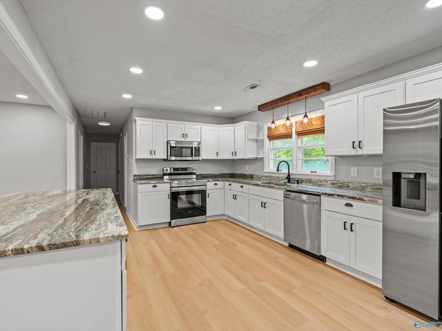 1721 Pennylane SE, Decatur, AL 35601