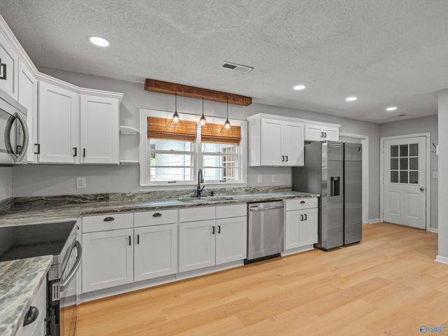 1721 Pennylane SE, Decatur, AL 35601