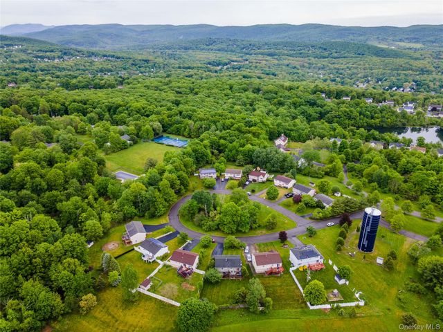 5 Columbia Circle, Highland Mills, NY 10930