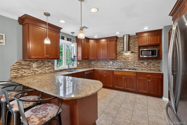 5 Columbia Circle, Highland Mills, NY 10930