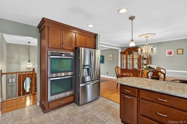 5 Columbia Circle, Highland Mills, NY 10930