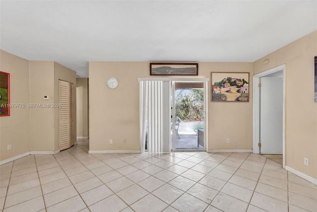 7761 NW 36th St, Davie, FL 33024