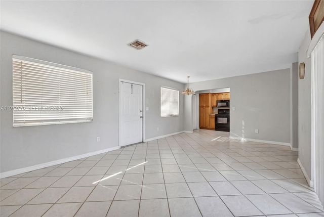 7761 NW 36th St, Davie, FL 33024