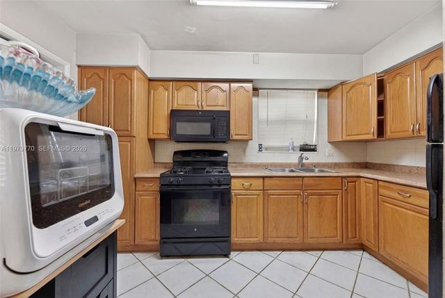 7761 NW 36th St, Davie, FL 33024