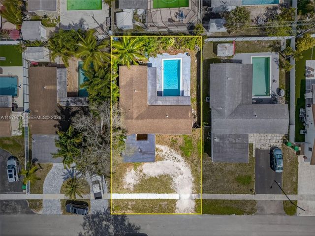 7761 NW 36th St, Davie, FL 33024