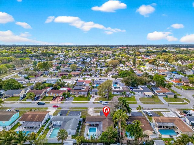 7761 NW 36th St, Davie, FL 33024