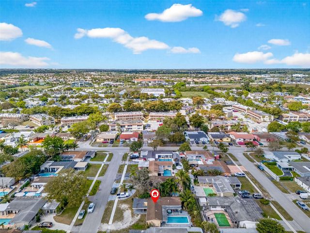 7761 NW 36th St, Davie, FL 33024