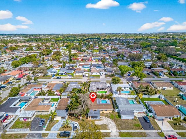 7761 NW 36th St, Davie, FL 33024