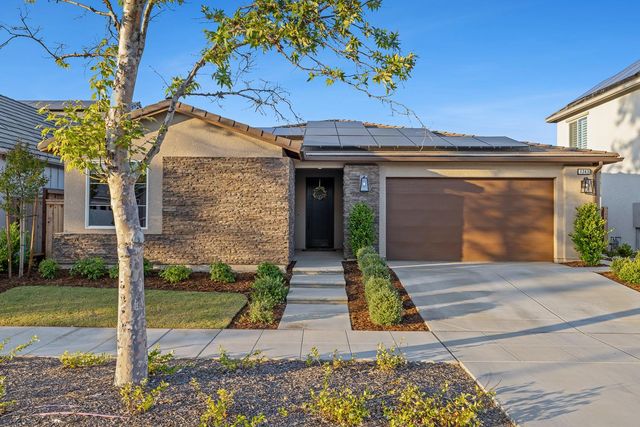 1243 Wildflower Drive, Madera, CA 93636