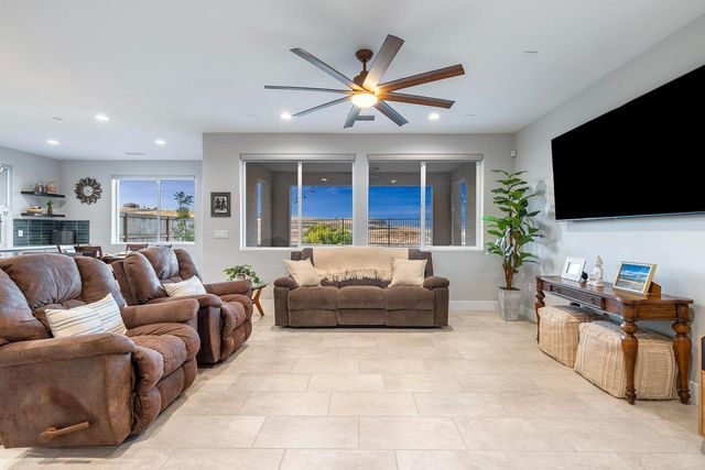 1243 Wildflower Drive, Madera, CA 93636