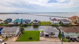 1252 Sailfish Street, Bayou Vista, TX 77563