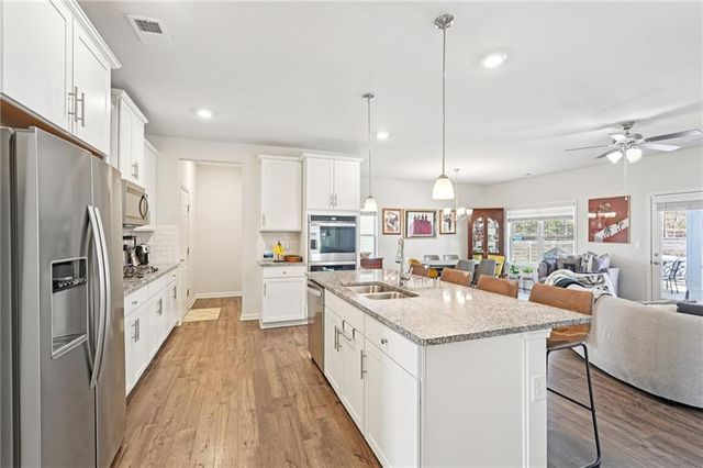 7409 Jennadee Drive, Fairburn, GA 30213