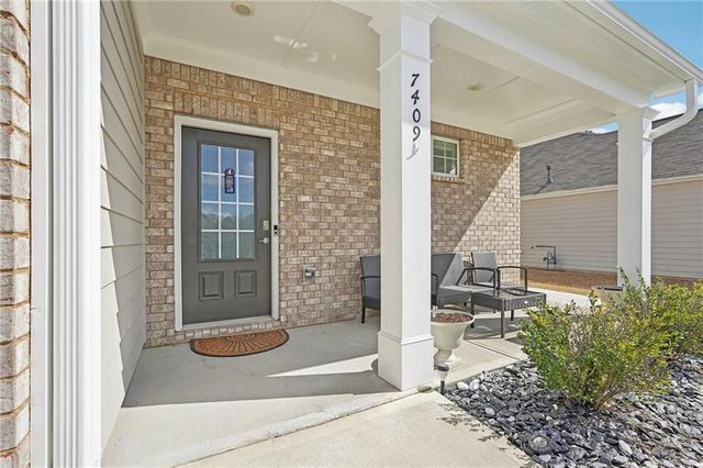 7409 Jennadee Drive, Fairburn, GA 30213