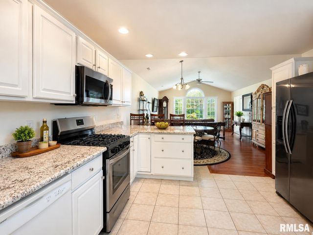 2111 W JUBILEE Lane, Dunlap, IL 61525