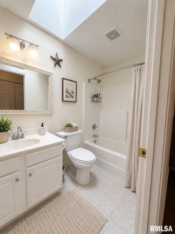 2111 W JUBILEE Lane, Dunlap, IL 61525