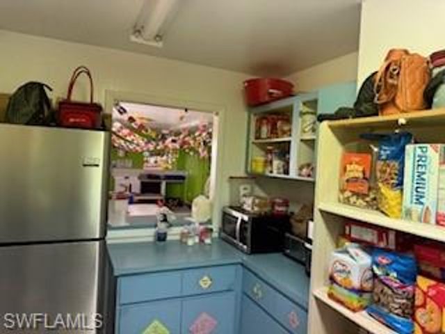 2722 SE Santa Barbara PL, Cape Coral, FL 33904