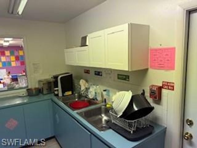 2722 SE Santa Barbara PL, Cape Coral, FL 33904