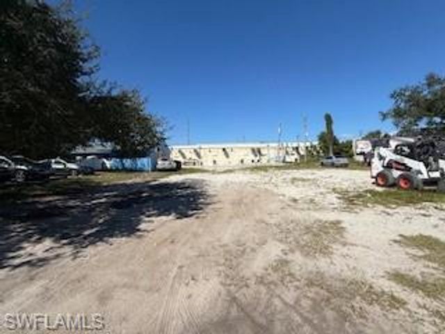 2722 SE Santa Barbara PL, Cape Coral, FL 33904