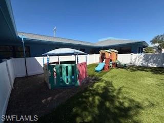 2722 SE Santa Barbara PL, Cape Coral, FL 33904