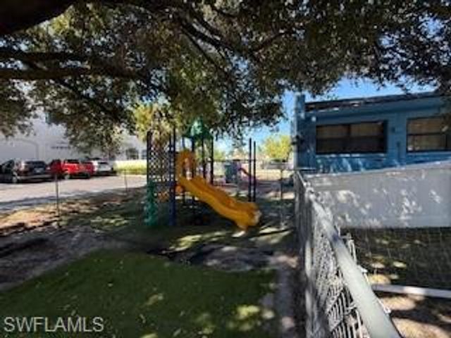 2722 SE Santa Barbara PL, Cape Coral, FL 33904