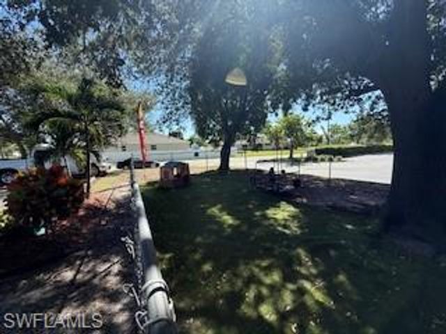 2722 SE Santa Barbara PL, Cape Coral, FL 33904