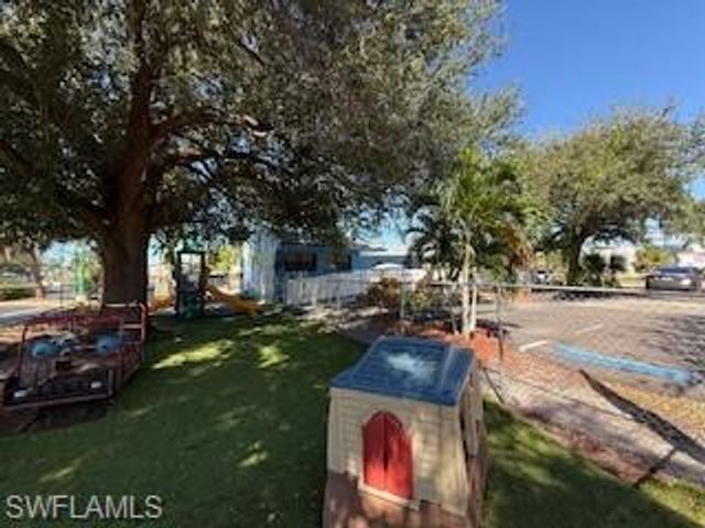 2722 SE Santa Barbara PL, Cape Coral, FL 33904