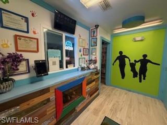 2722 SE Santa Barbara PL, Cape Coral, FL 33904