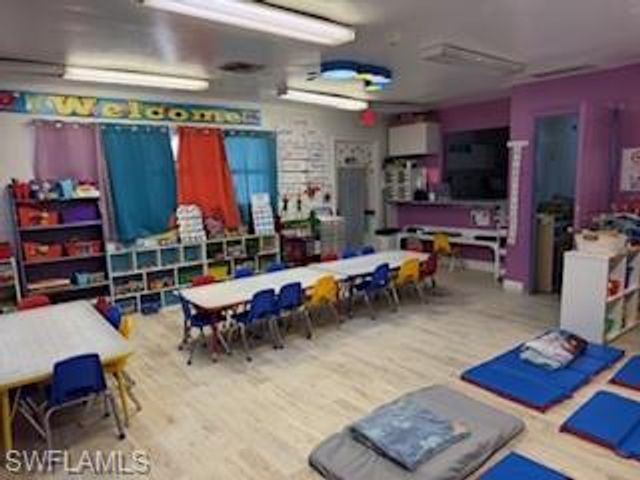 2722 SE Santa Barbara PL, Cape Coral, FL 33904