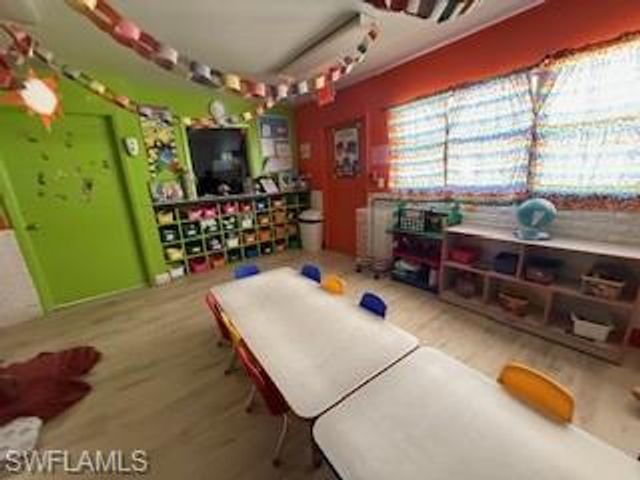 2722 SE Santa Barbara PL, Cape Coral, FL 33904