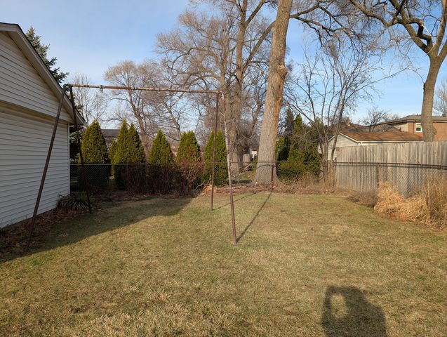 9319 N Knight Avenue, Des Plaines, IL 60016