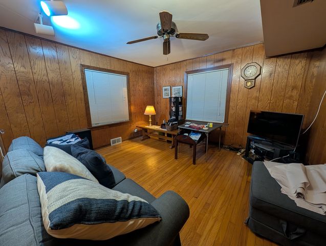 9319 N Knight Avenue, Des Plaines, IL 60016