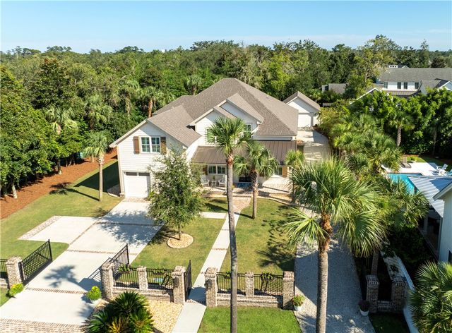 420 Yacht Club Lane, St Simons Island, GA 31522
