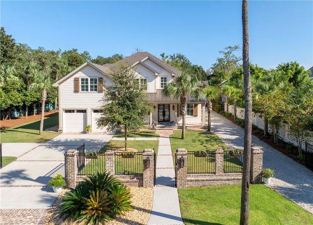 420 Yacht Club Lane, St Simons Island, GA 31522