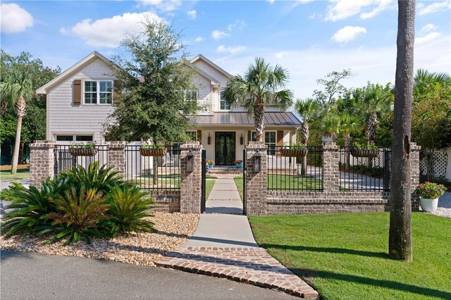 420 Yacht Club Lane, St Simons Island, GA 31522