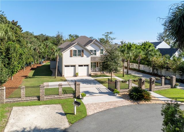 420 Yacht Club Lane, St Simons Island, GA 31522