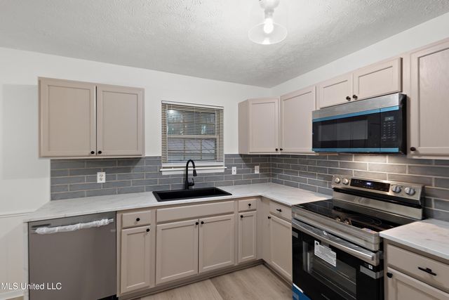 18 Begonia Court, Jackson, MS 39206