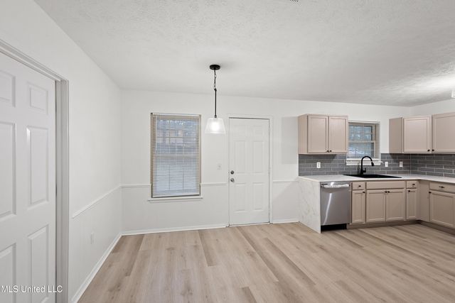 18 Begonia Court, Jackson, MS 39206