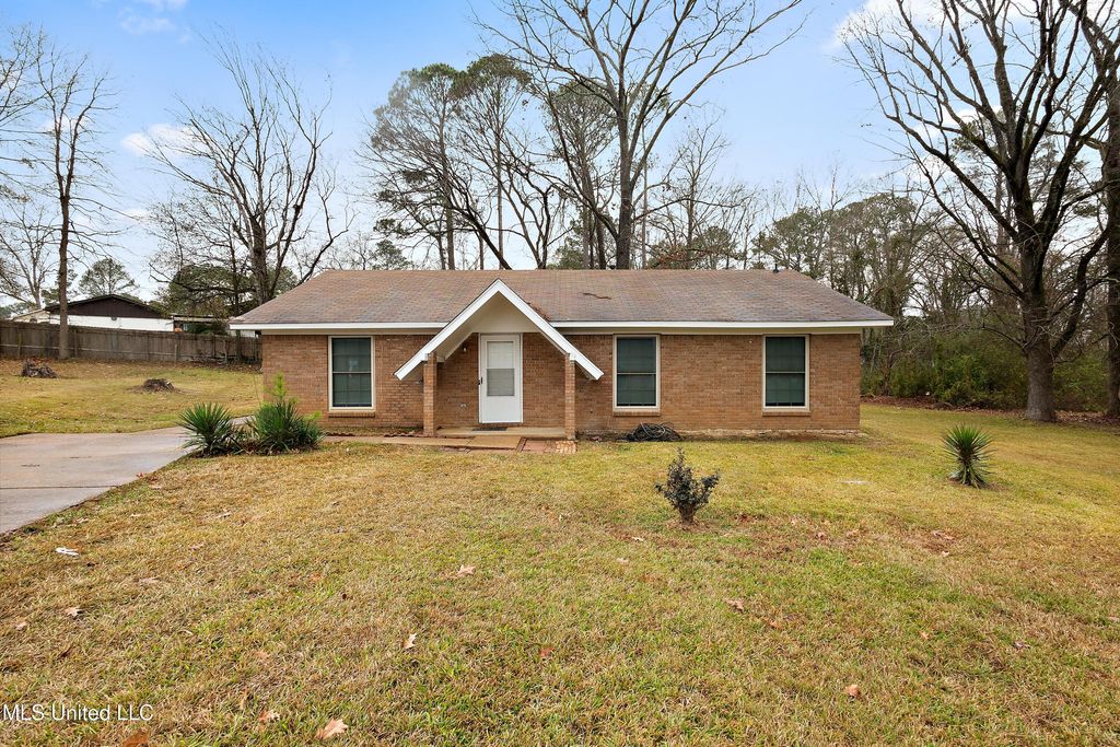 18 Begonia Court, Jackson, MS 39206
