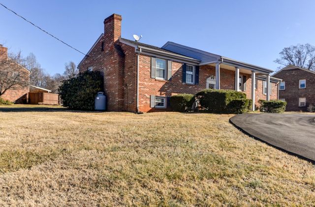 211 Robin Drive, Lynchburg, VA 24502