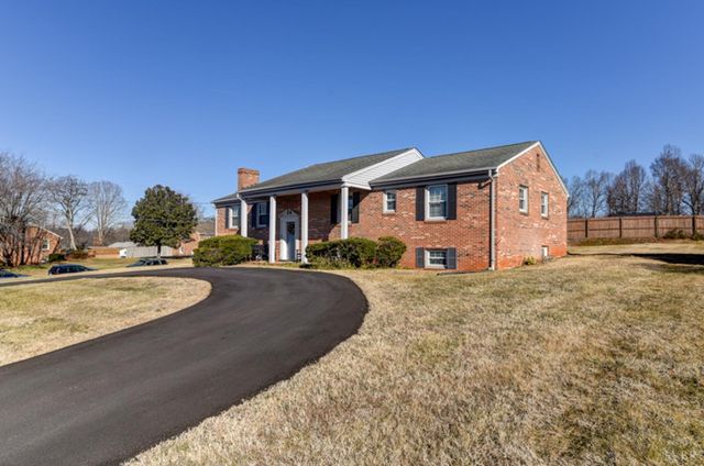 211 Robin Drive, Lynchburg, VA 24502