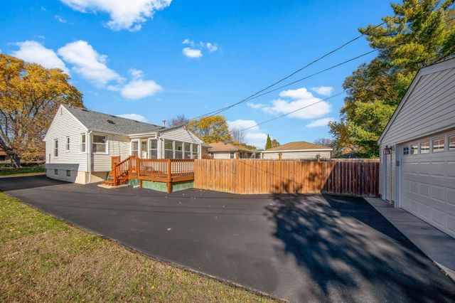 1641 Pennsylvania Avenue S, Saint Louis Park, MN 55426