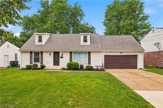 942 Hartford Drive, Elyria, OH 44035