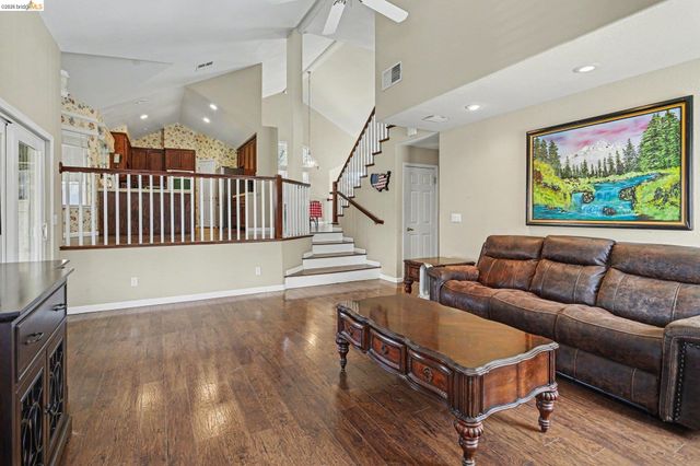 925 Outrigger Cir, Brentwood, CA 94513