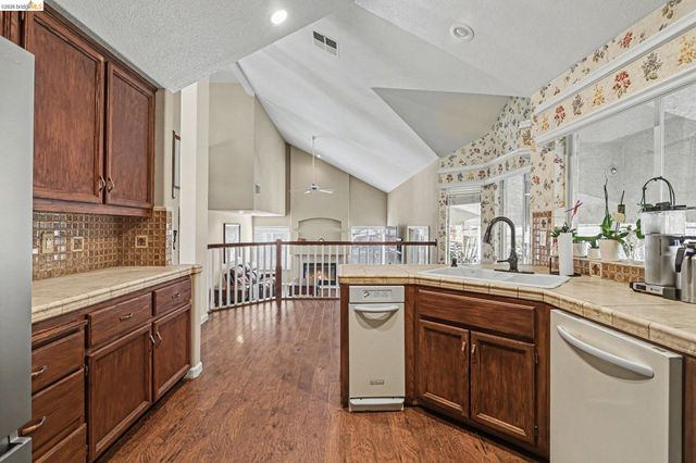 925 Outrigger Cir, Brentwood, CA 94513