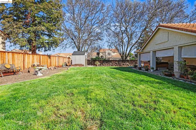 925 Outrigger Cir, Brentwood, CA 94513